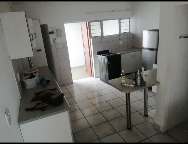 2 BEDROOM FLAT RENTED IN ATHLONE PARK